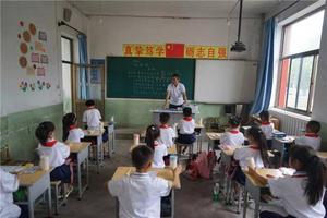 传递爱心 常伴成长 | 音乐学院分团委前往张庆乡西河堡学校举办爱心捐赠活动