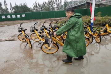 暖心校长为学子保驾护航 风雨之中见证科院力量