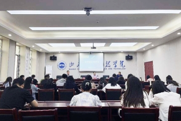 我校举办学生出国留学和教师学历提升宣讲会