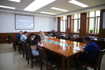 我校党委召开六月理论学习中心组（扩大）学习会